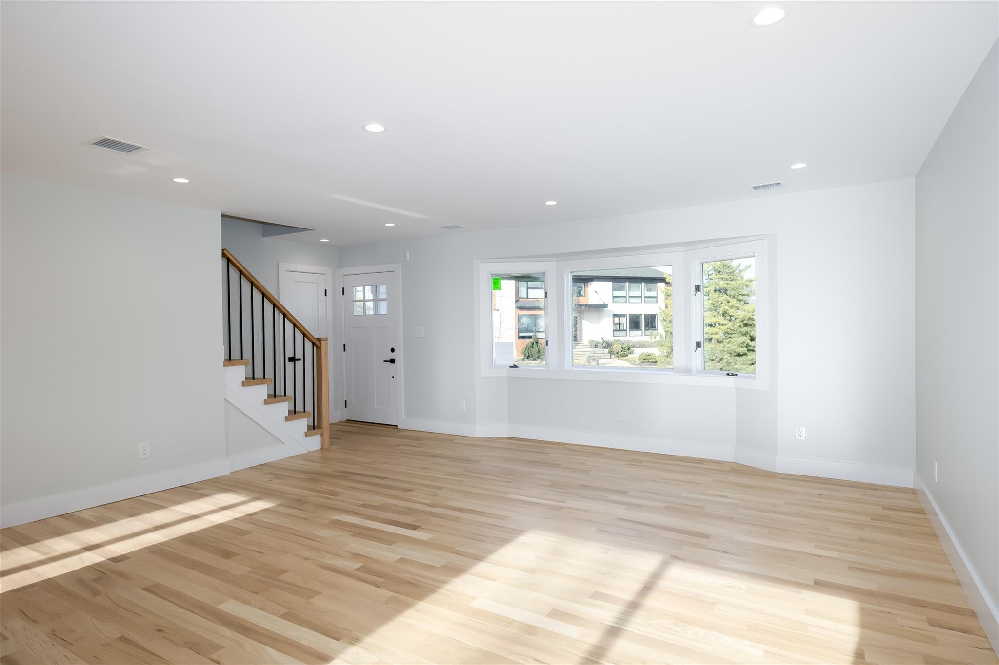 2464 Riverside Avenue Property Photo 19