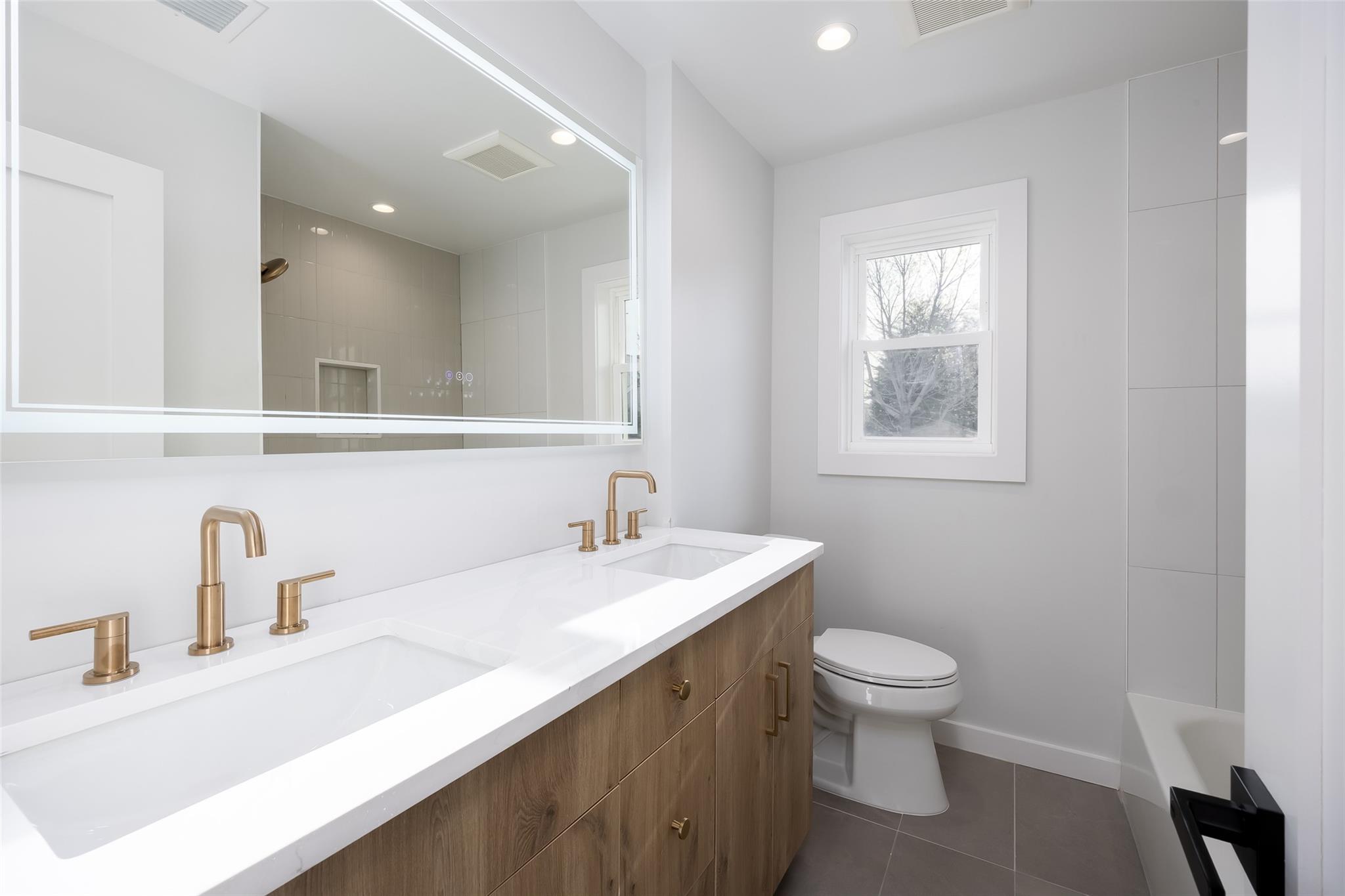 2464 Riverside Avenue Property Photo 21