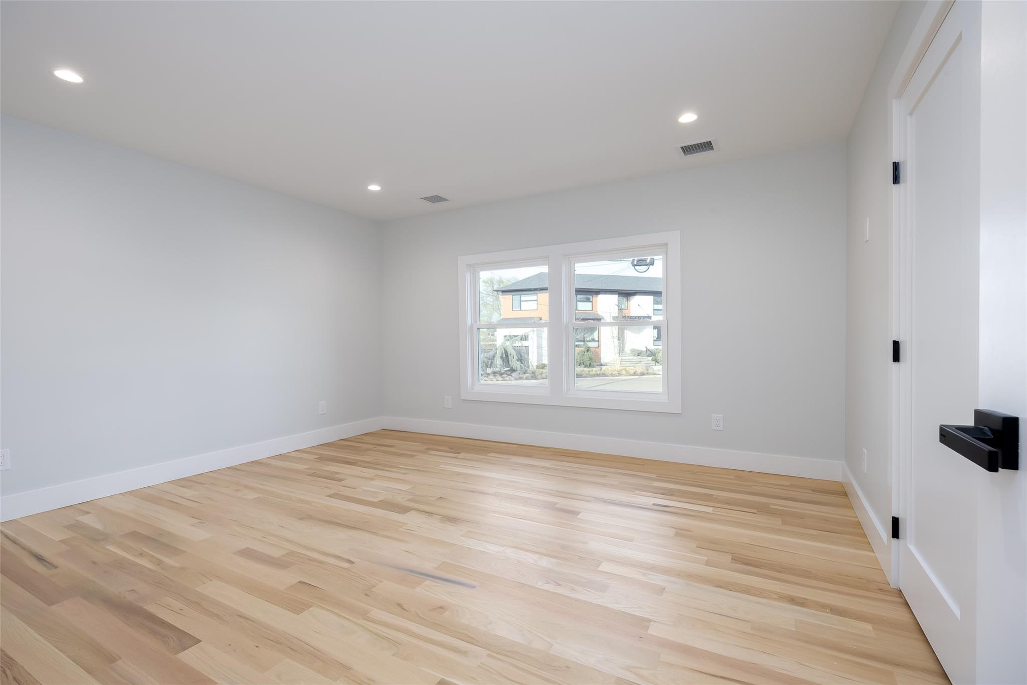 2464 Riverside Avenue Property Photo 23