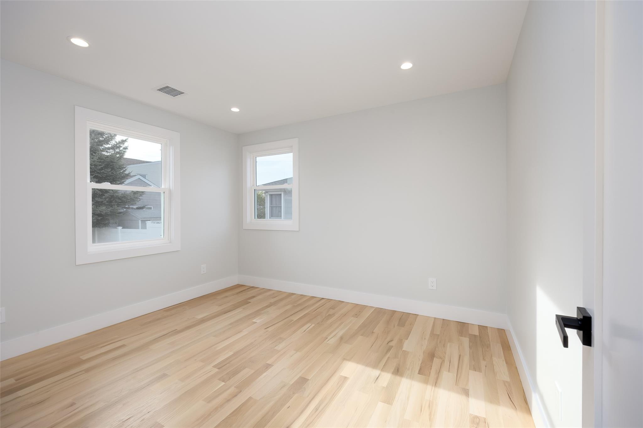 2464 Riverside Avenue Property Photo 25