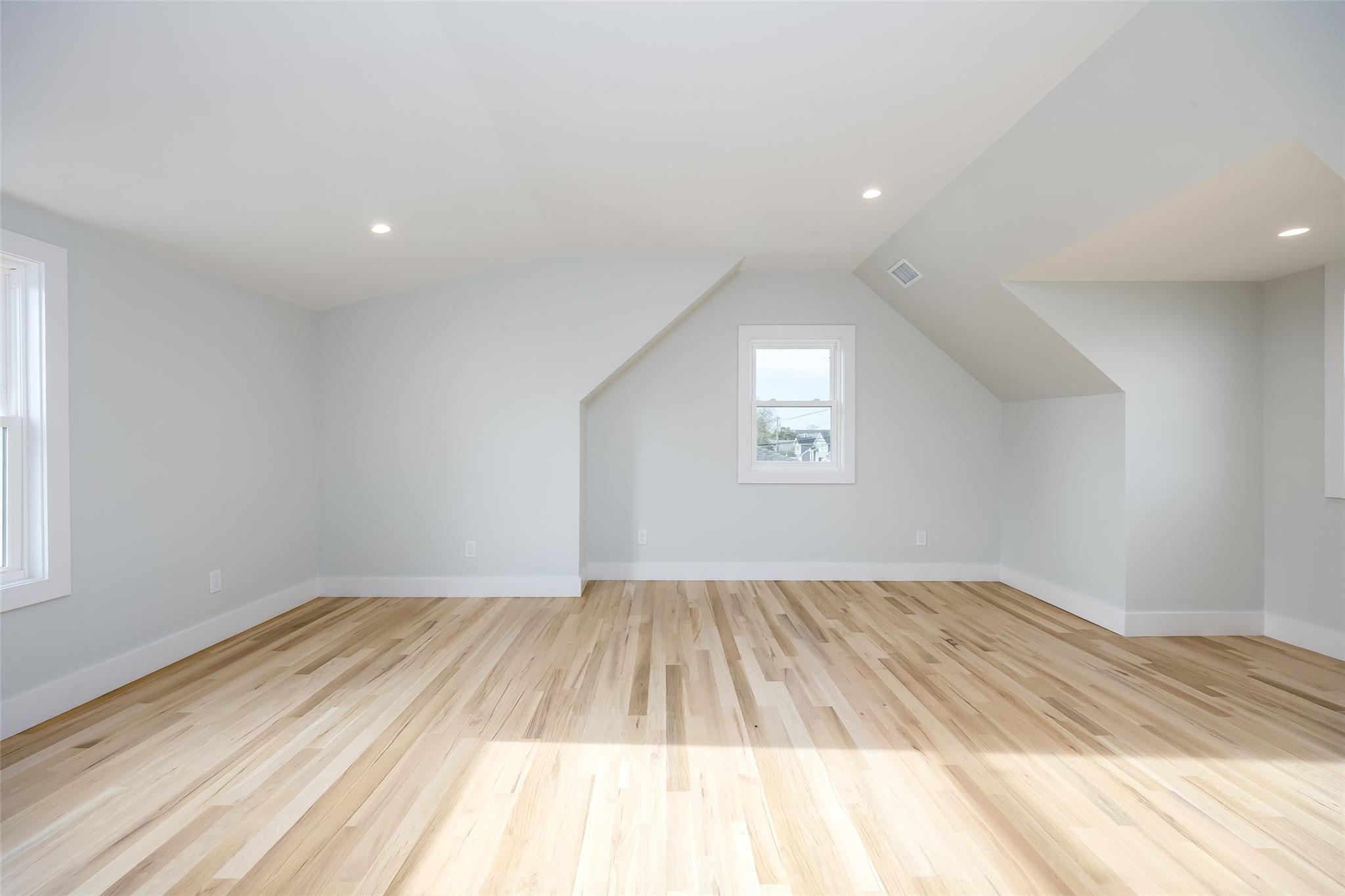 2464 Riverside Avenue Property Photo 30