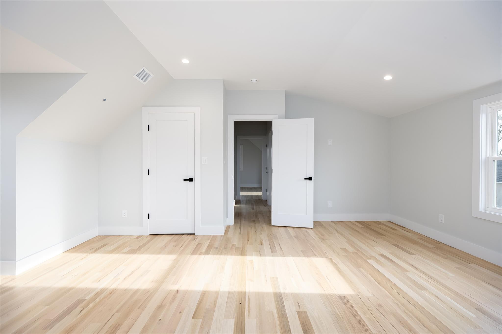 2464 Riverside Avenue Property Photo 34