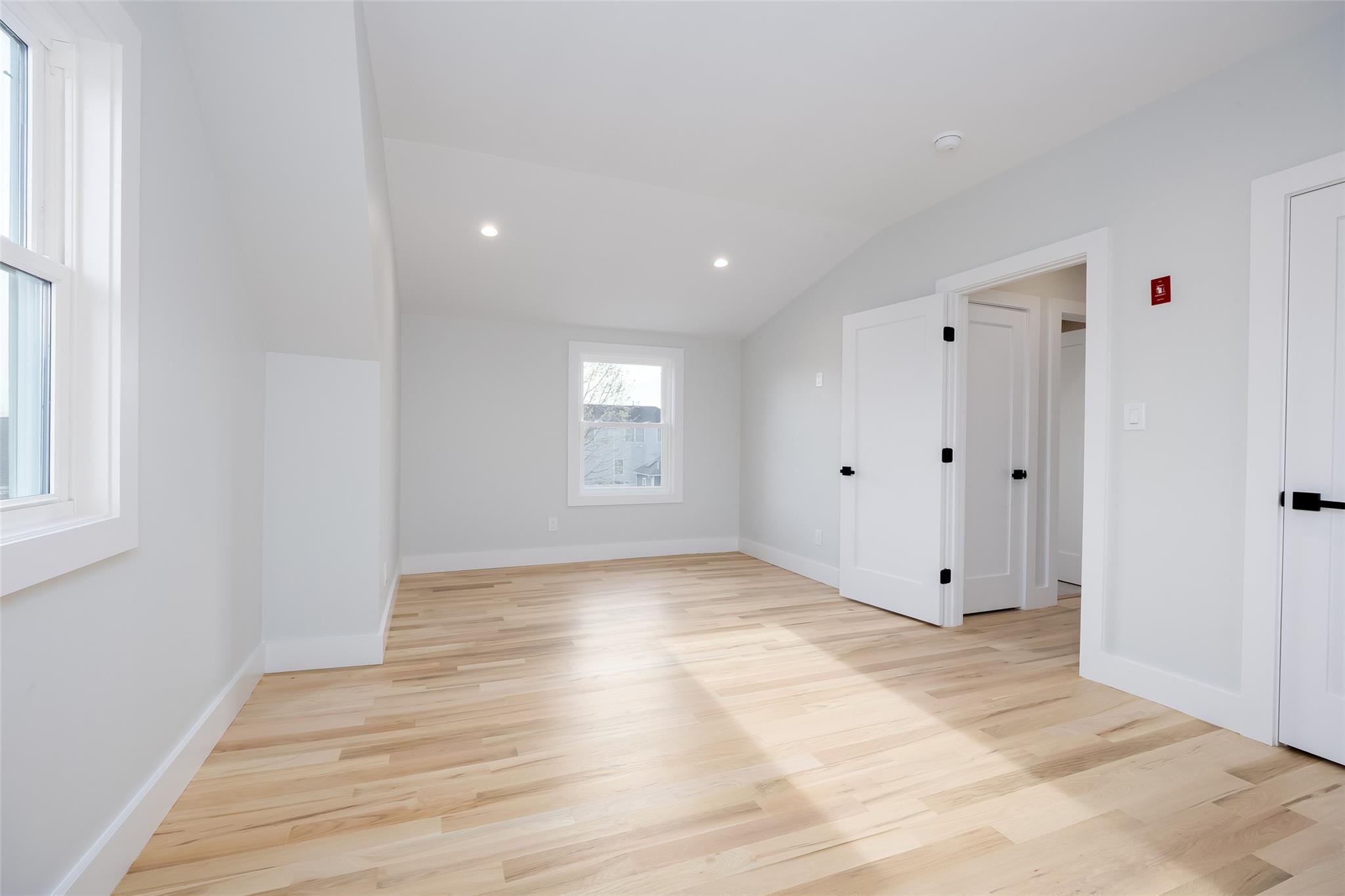 2464 Riverside Avenue Property Photo 37