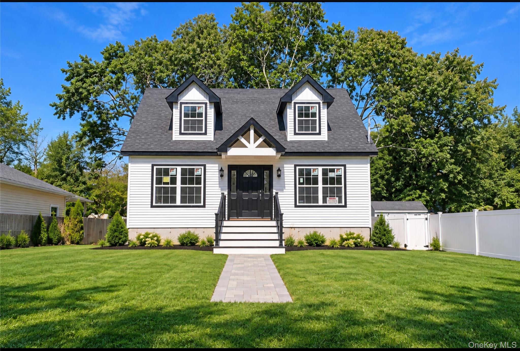 305 Commack Road Property Photo 1