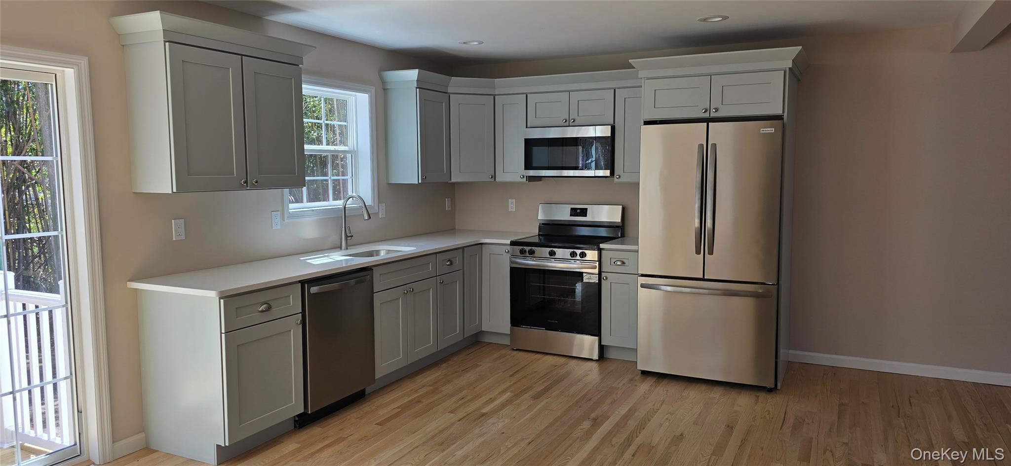 305 Commack Road Property Photo 3
