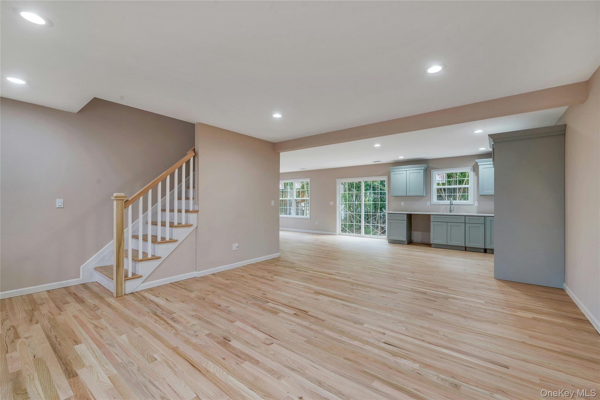 305 Commack Road Property Photo 4