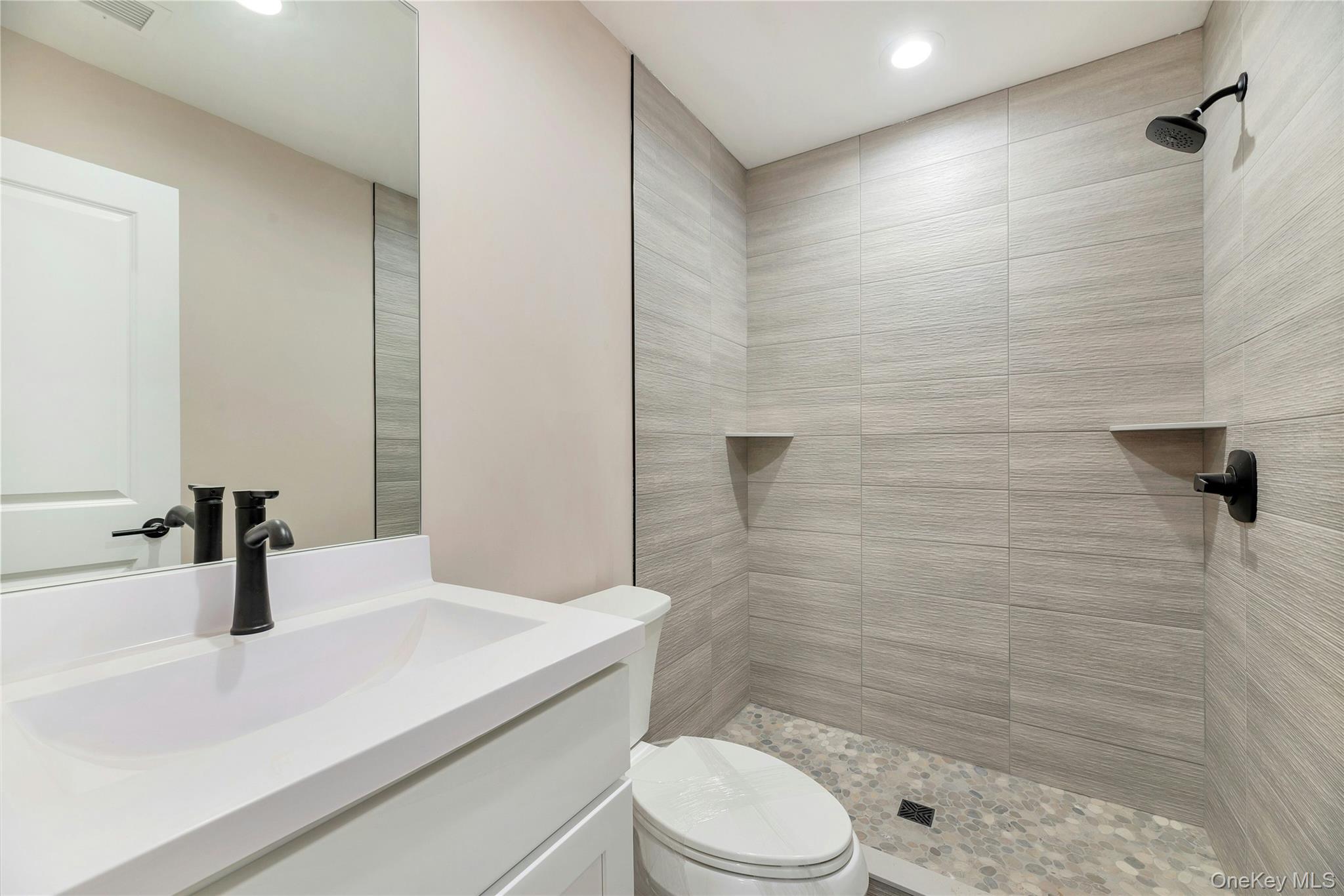 305 Commack Road Property Photo 7