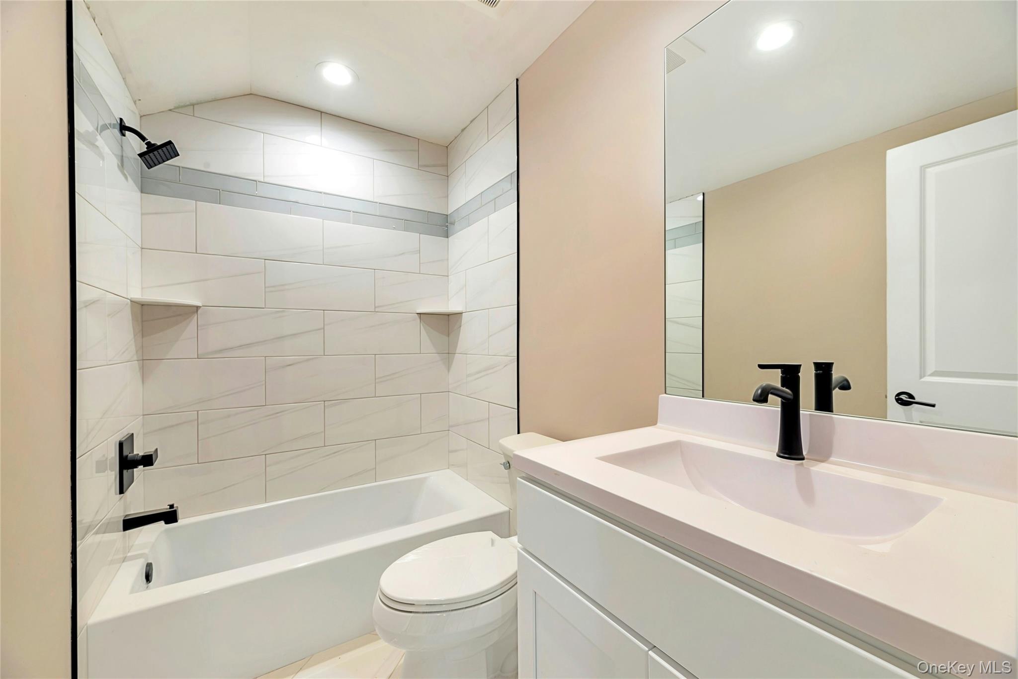 305 Commack Road Property Photo 8