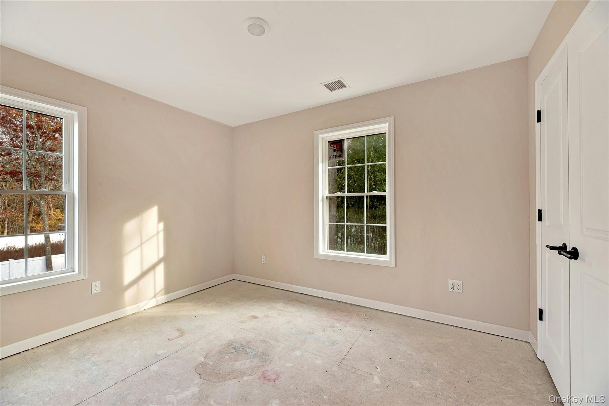 305 Commack Road Property Photo 9