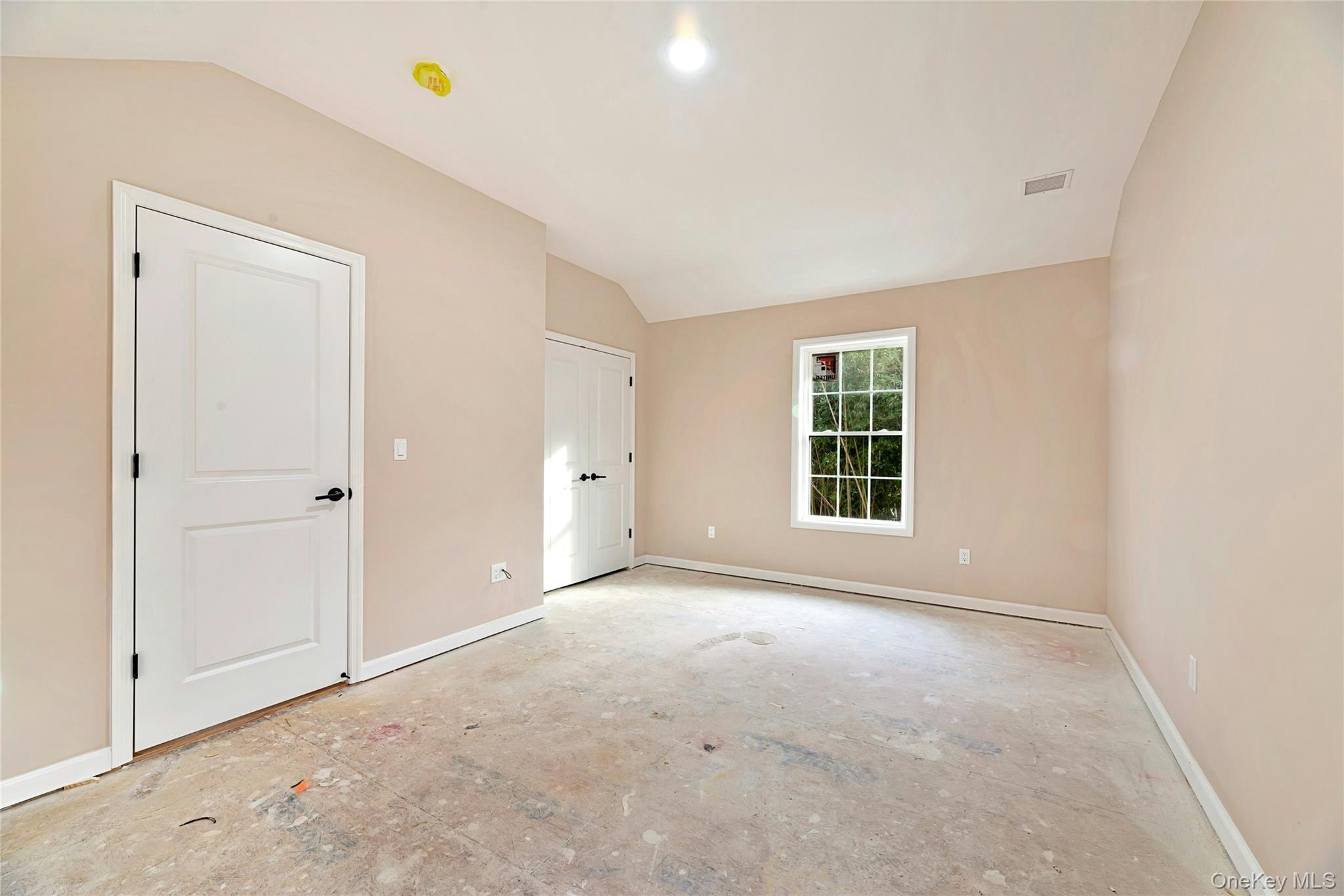 305 Commack Road Property Photo 10