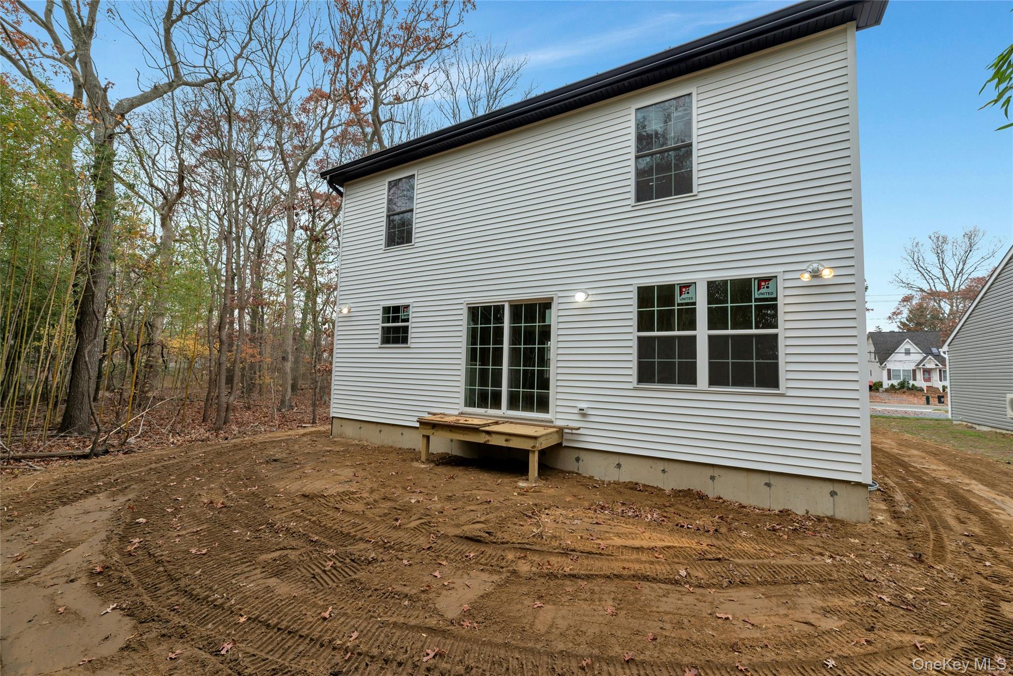305 Commack Road Property Photo 14