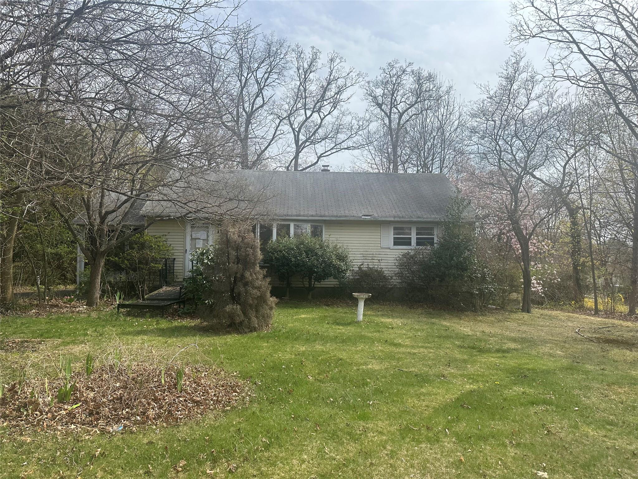 11 Clover Dr Property Photo 1