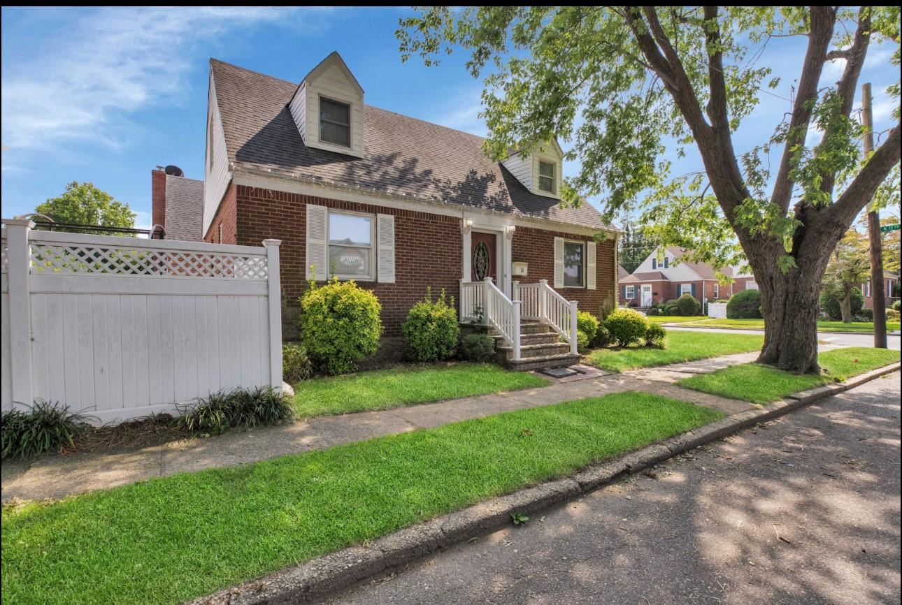 556 N 12 Street Property Photo 1