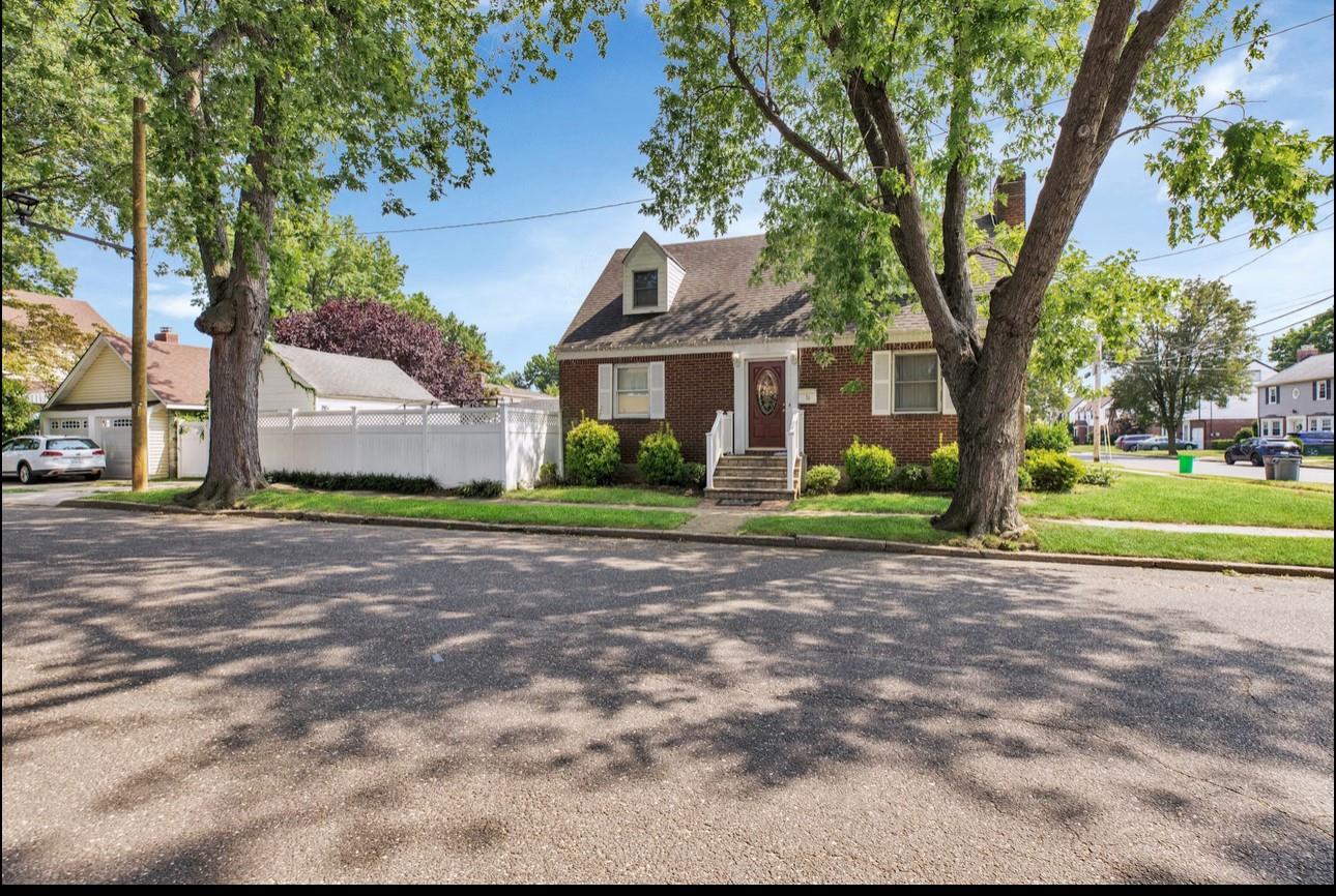 556 N 12 Street Property Photo 2