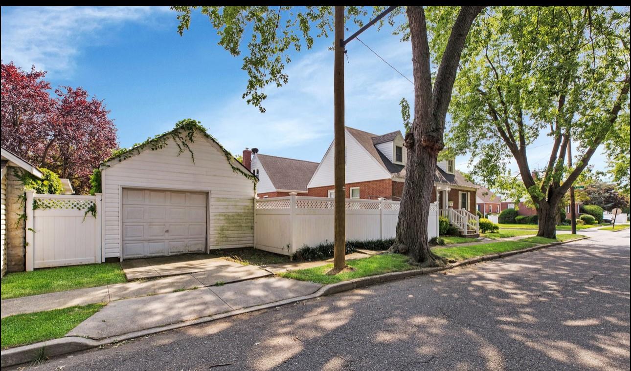 556 N 12 Street Property Photo 3