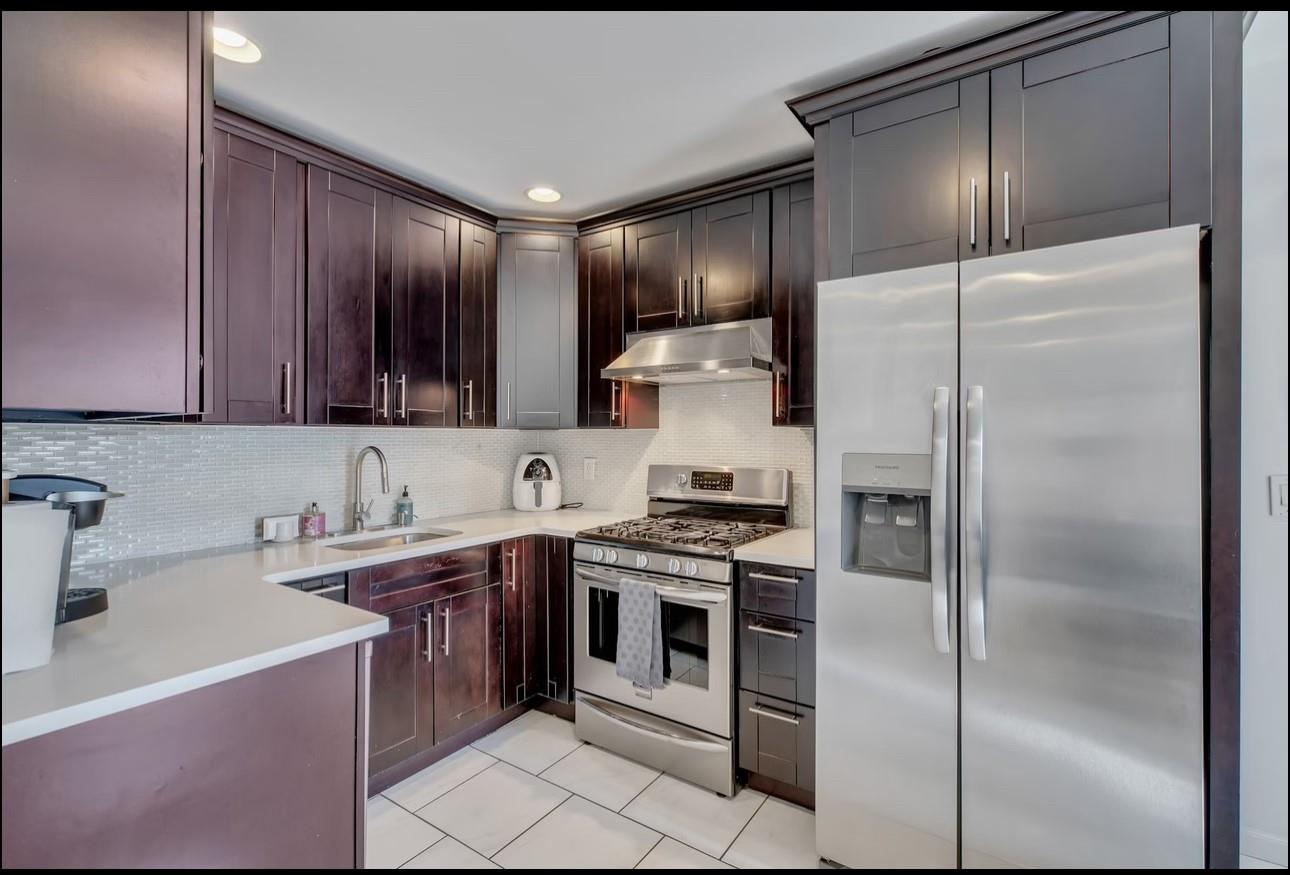 556 N 12 Street Property Photo 7