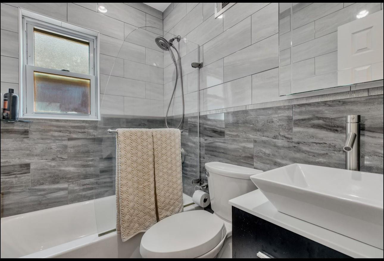 556 N 12 Street Property Photo 9