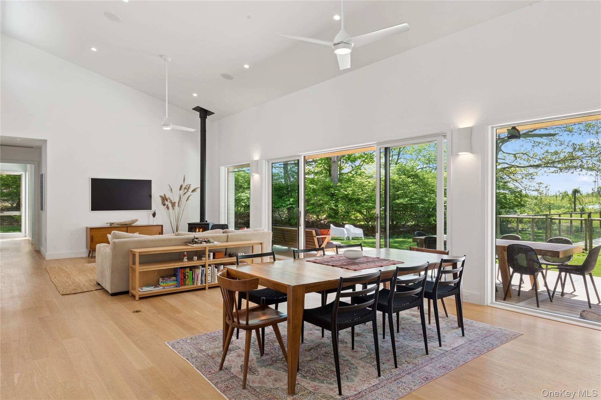 6710 Soundview Avenue Property Photo 10