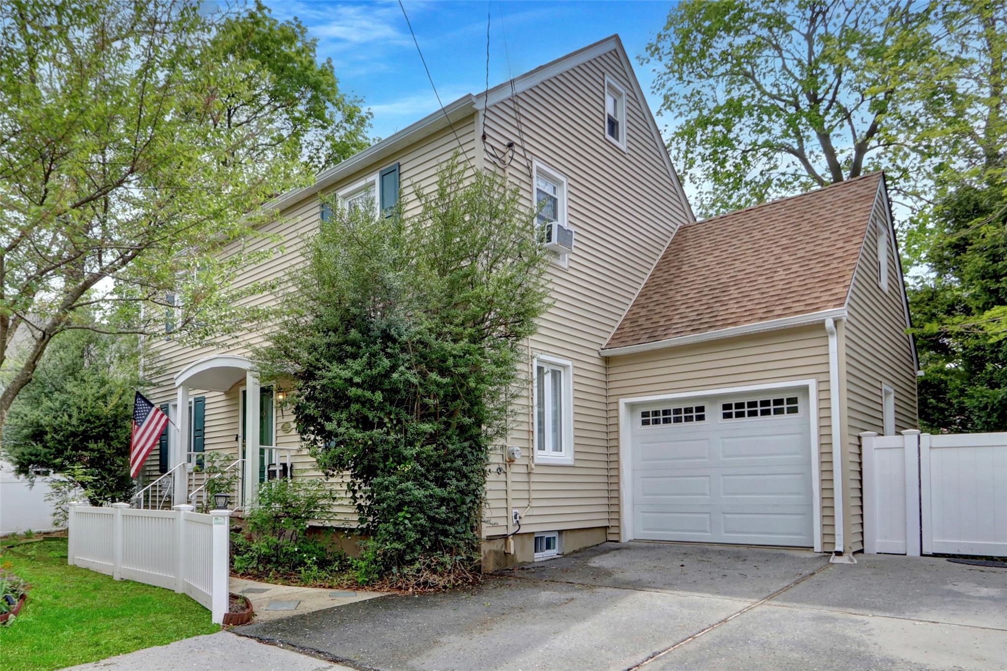 255 Ocean Avenue Property Photo 1