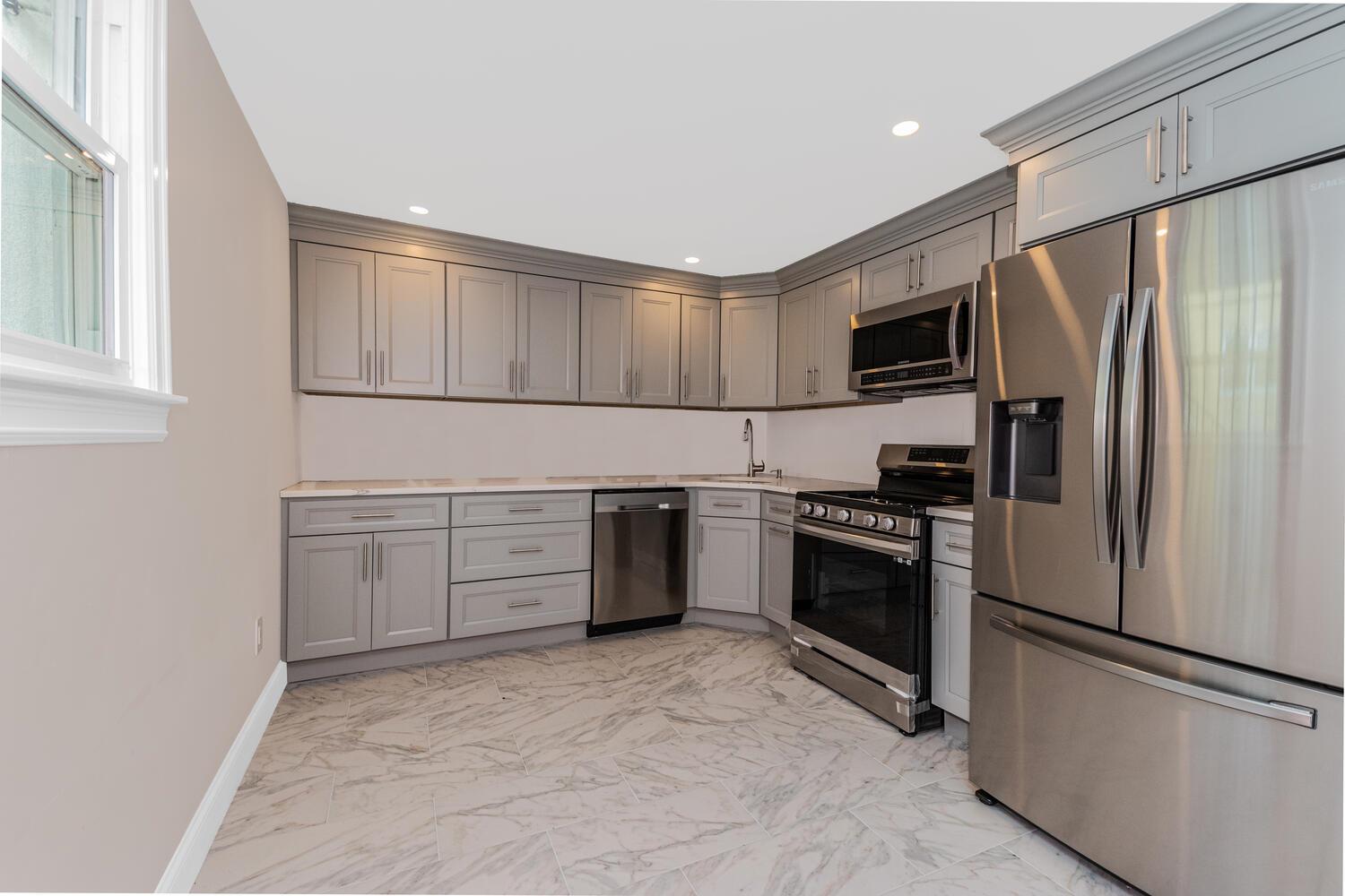 2 Bryn Mawr Place Gr Level Property Photo 3