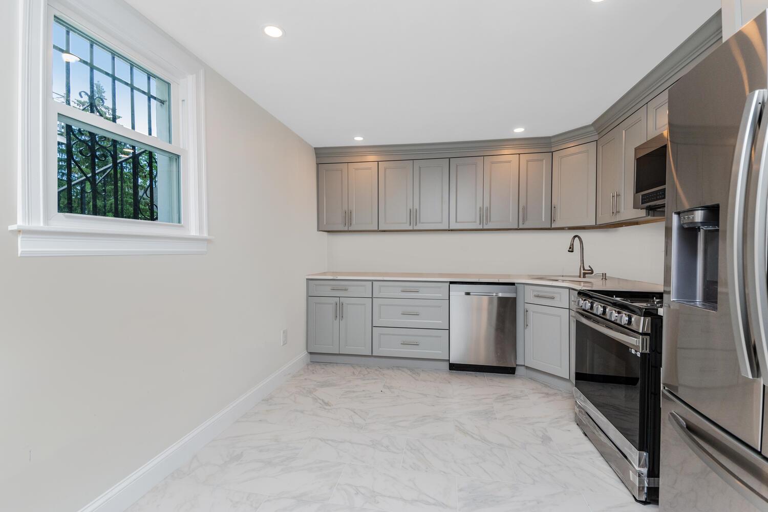 2 Bryn Mawr Place Gr Level Property Photo 11