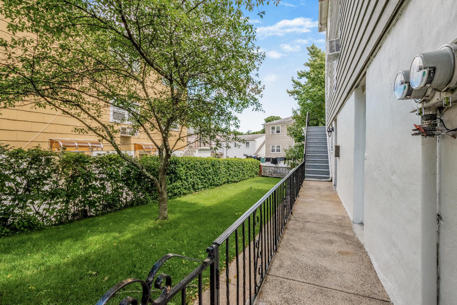 2 Bryn Mawr Place Gr Level Property Photo 12