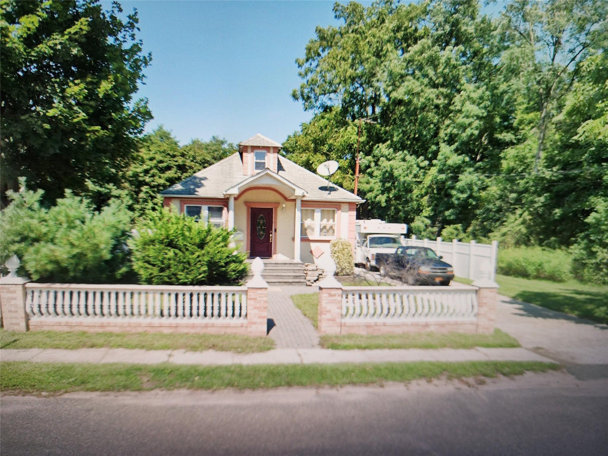 180 Steele Place Property Photo 1