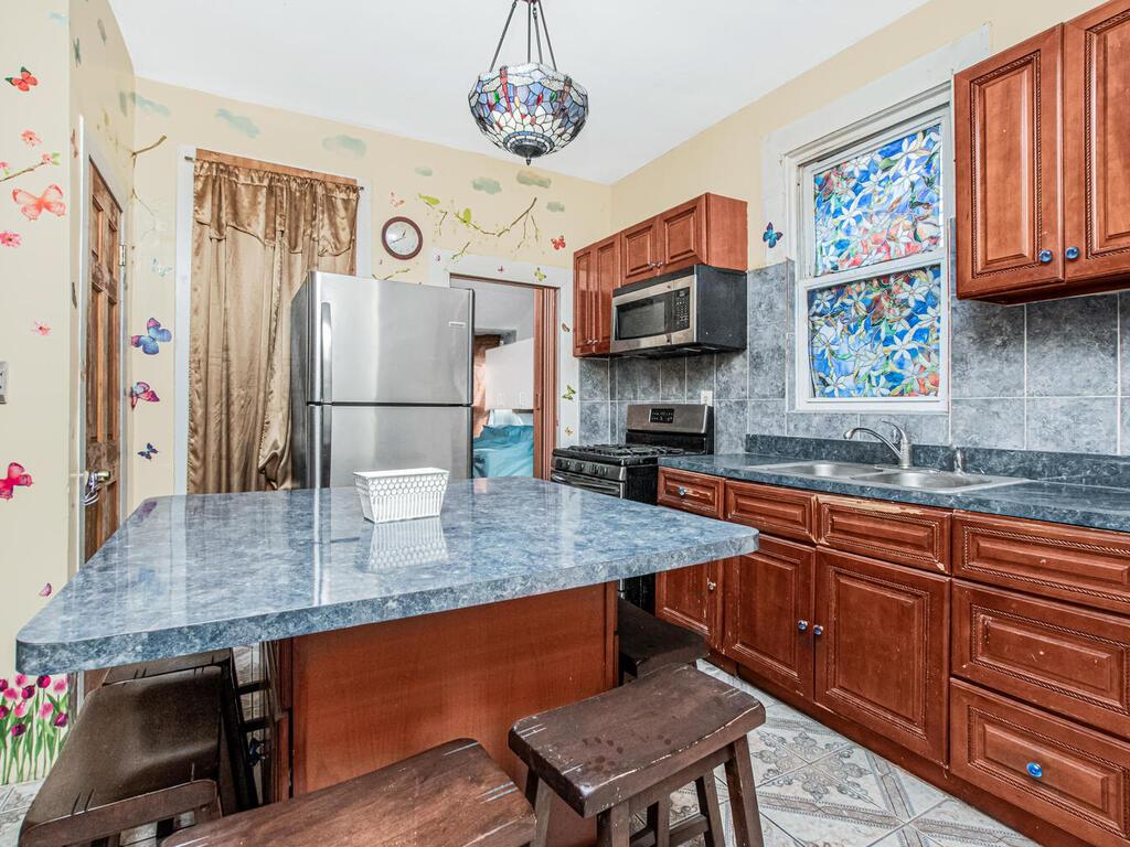 4449 Park Avenue Property Photo 2
