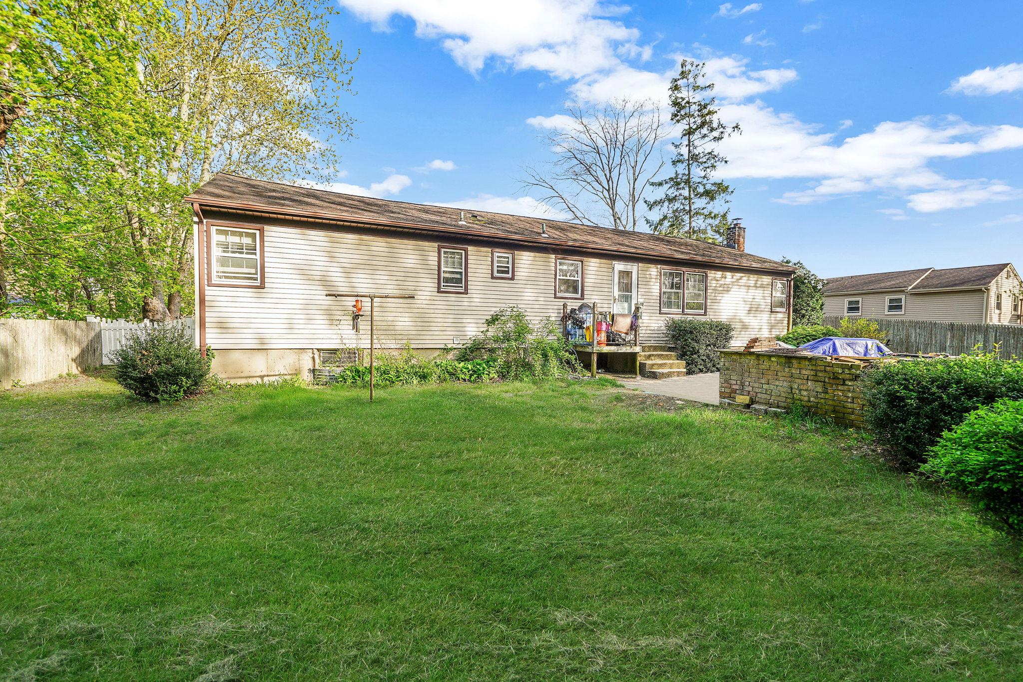 210 Oakdale Bohemia Road Property Photo 3