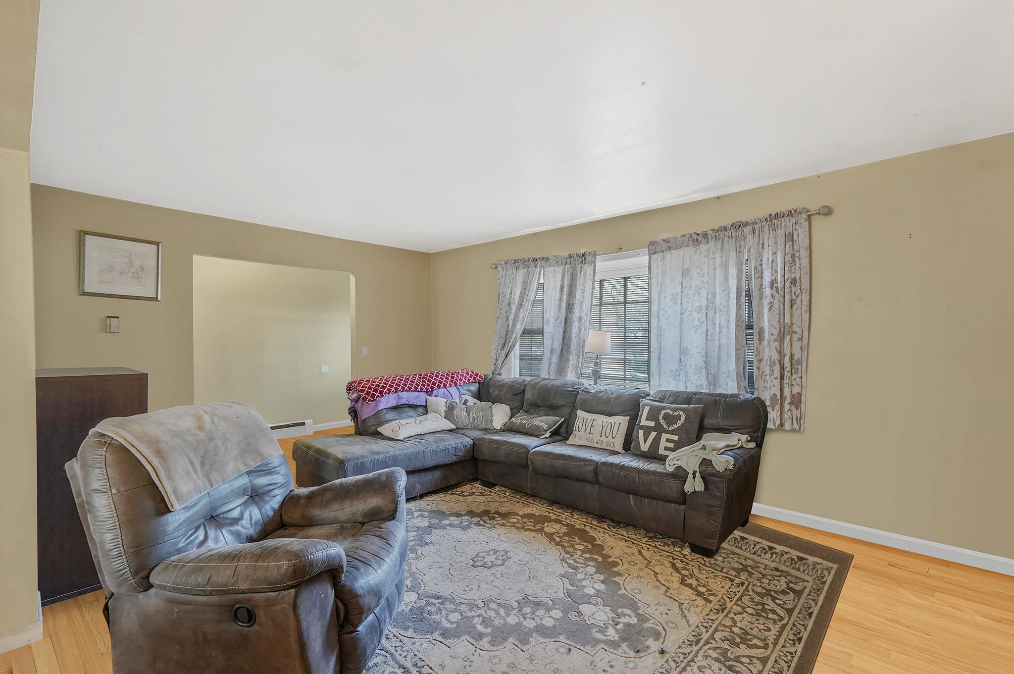 210 Oakdale Bohemia Road Property Photo 10