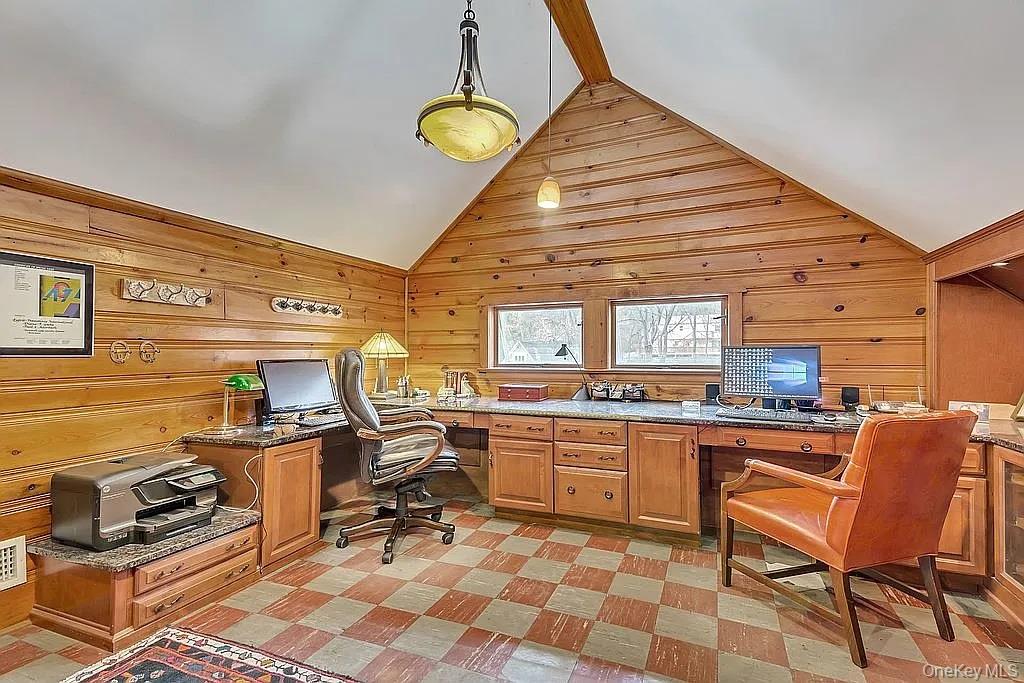 421 Spring Street Property Photo 45