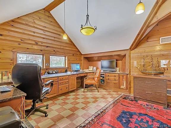 421 Spring Street Property Photo 46