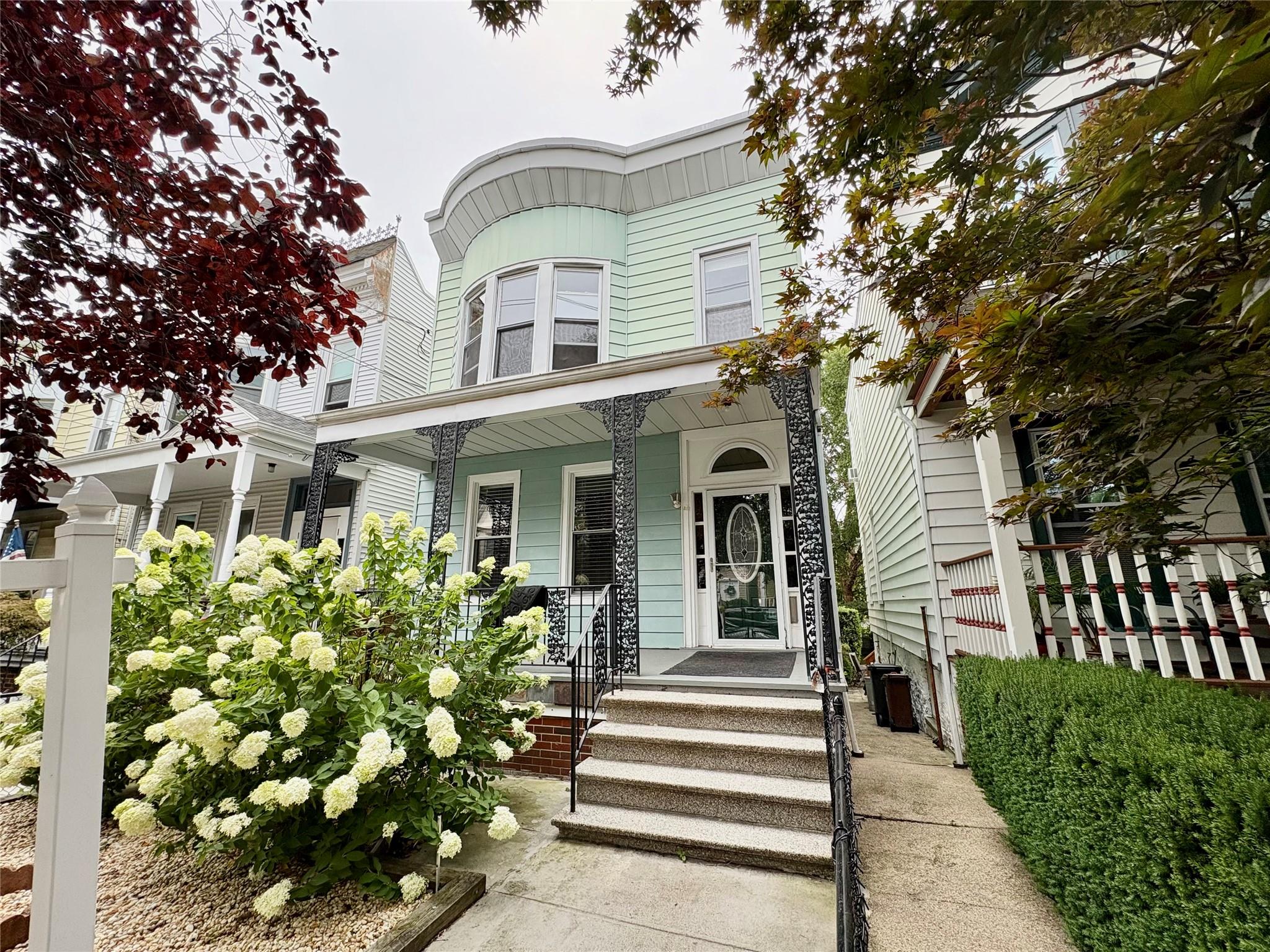 324 E 239th Street Property Photo 1