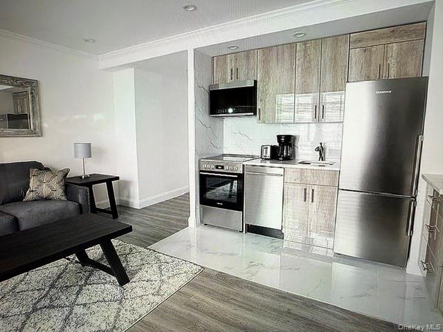 150 W 51 1032 Property Photo 2