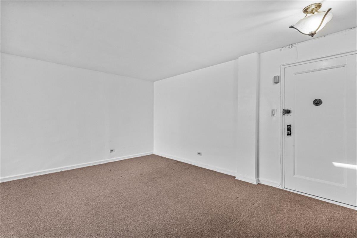 67-30 Clyde Street 7s Property Photo 4