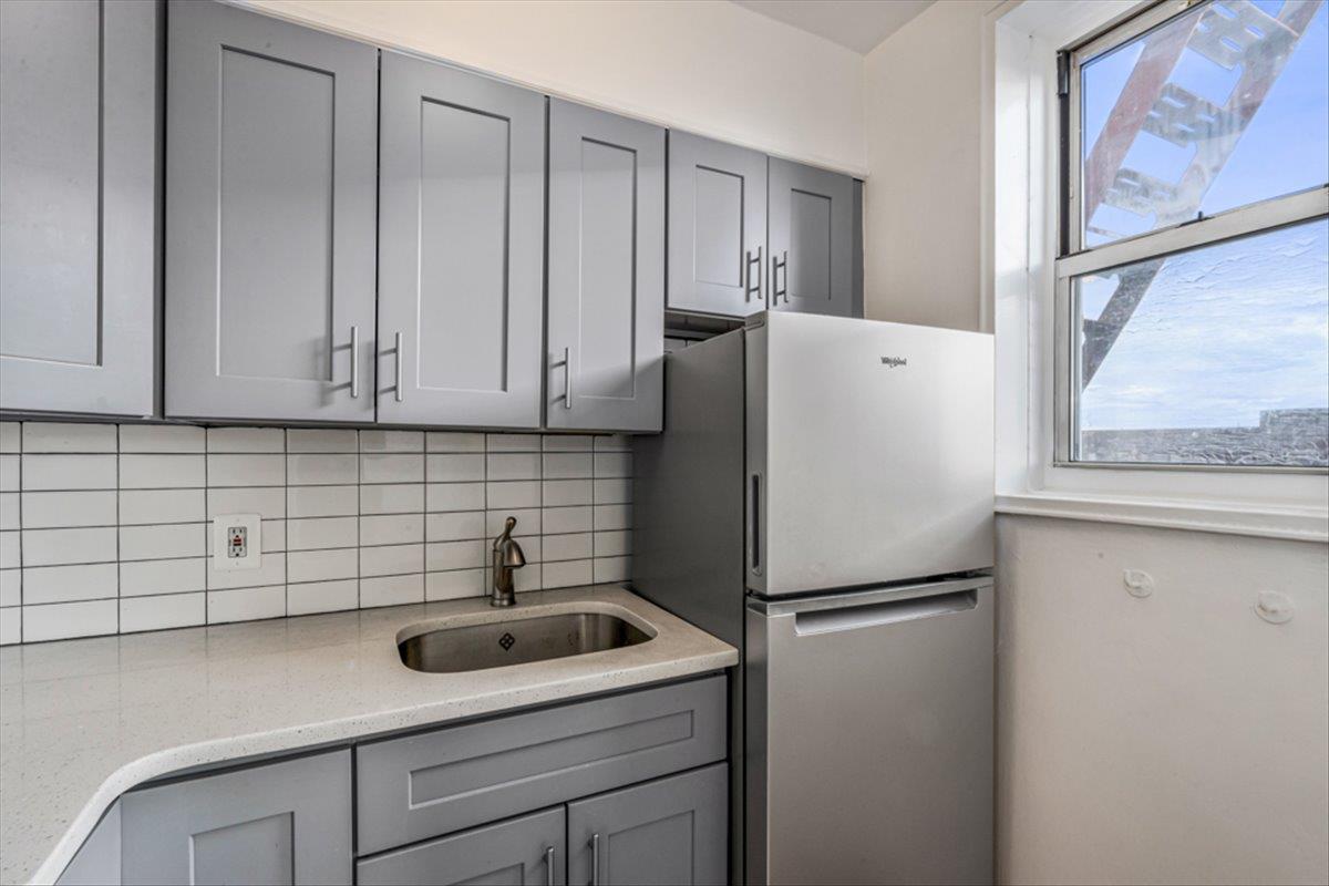 67-30 Clyde Street 7s Property Photo 8