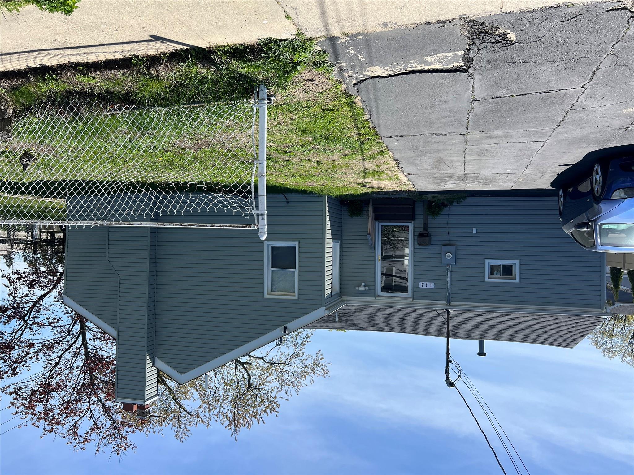 113 E Riviera Drive Property Photo 1