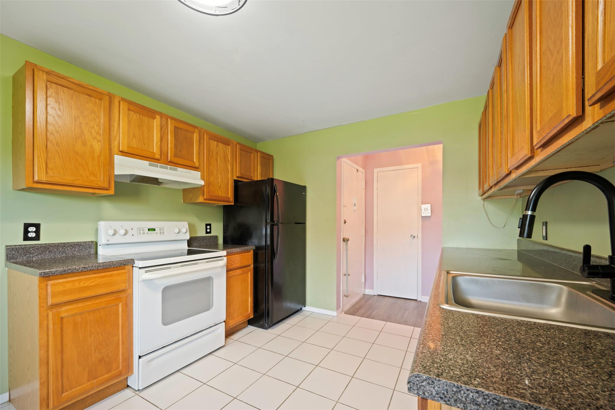 2433 Union Boulevard 4b Property Photo 6