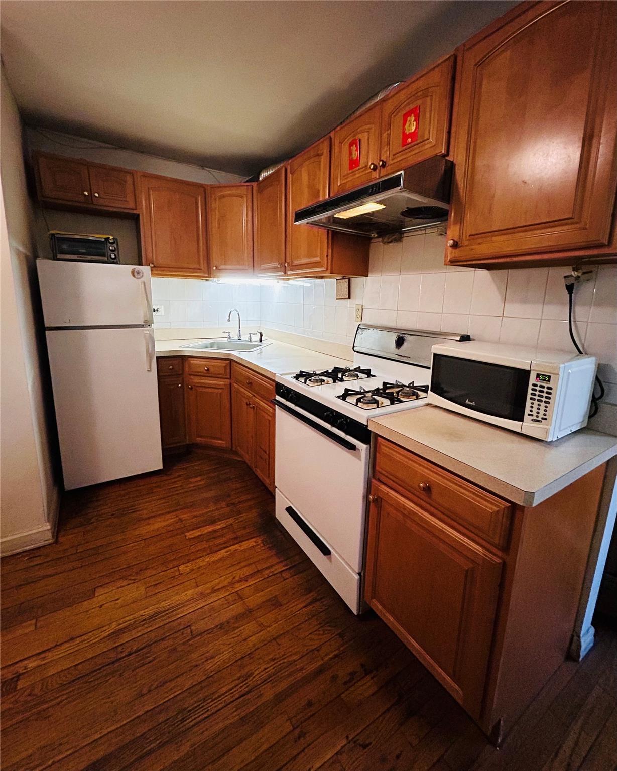 13705 Franklin Avenue 3j Property Photo 10