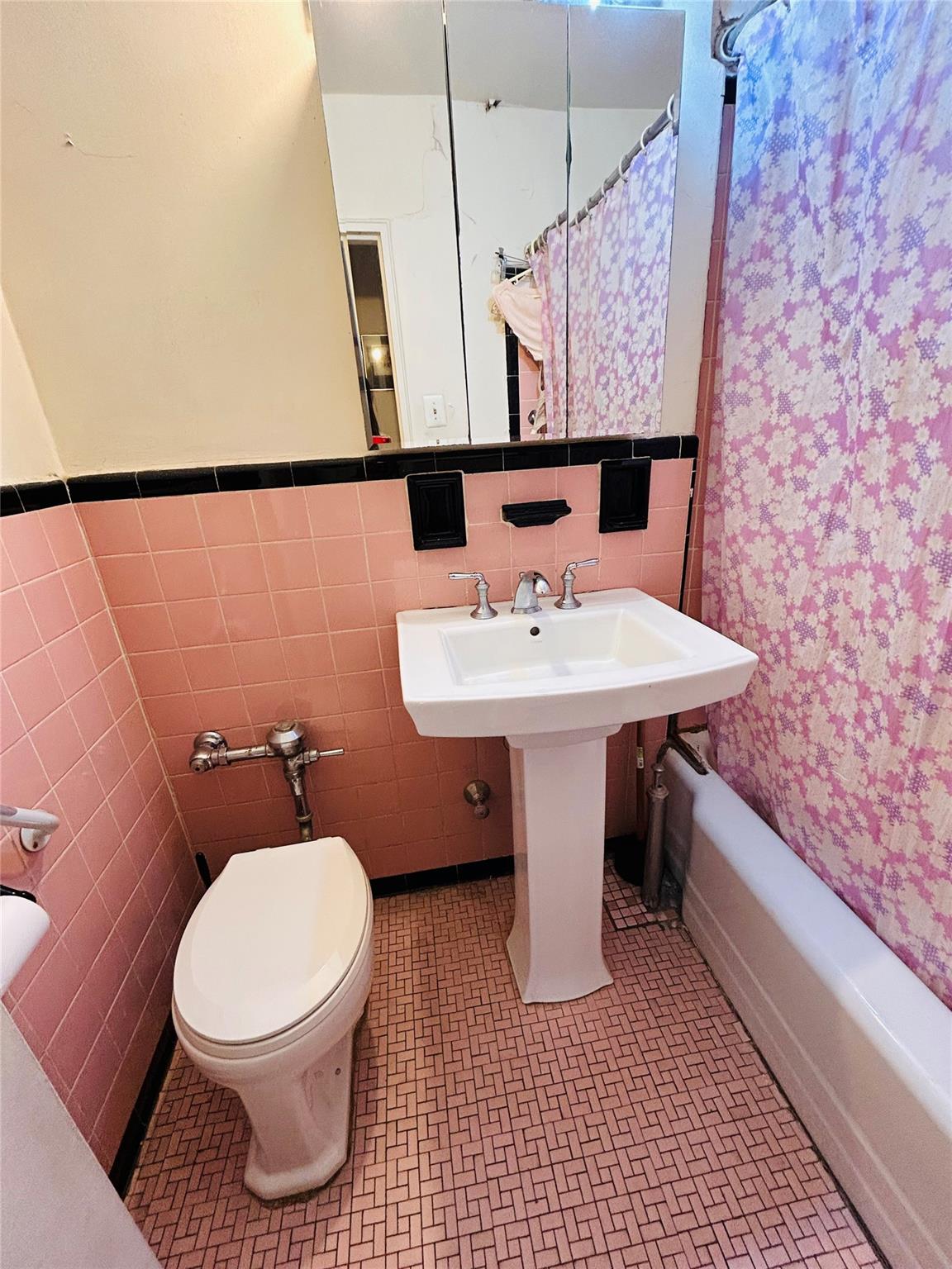 13705 Franklin Avenue 3j Property Photo 11
