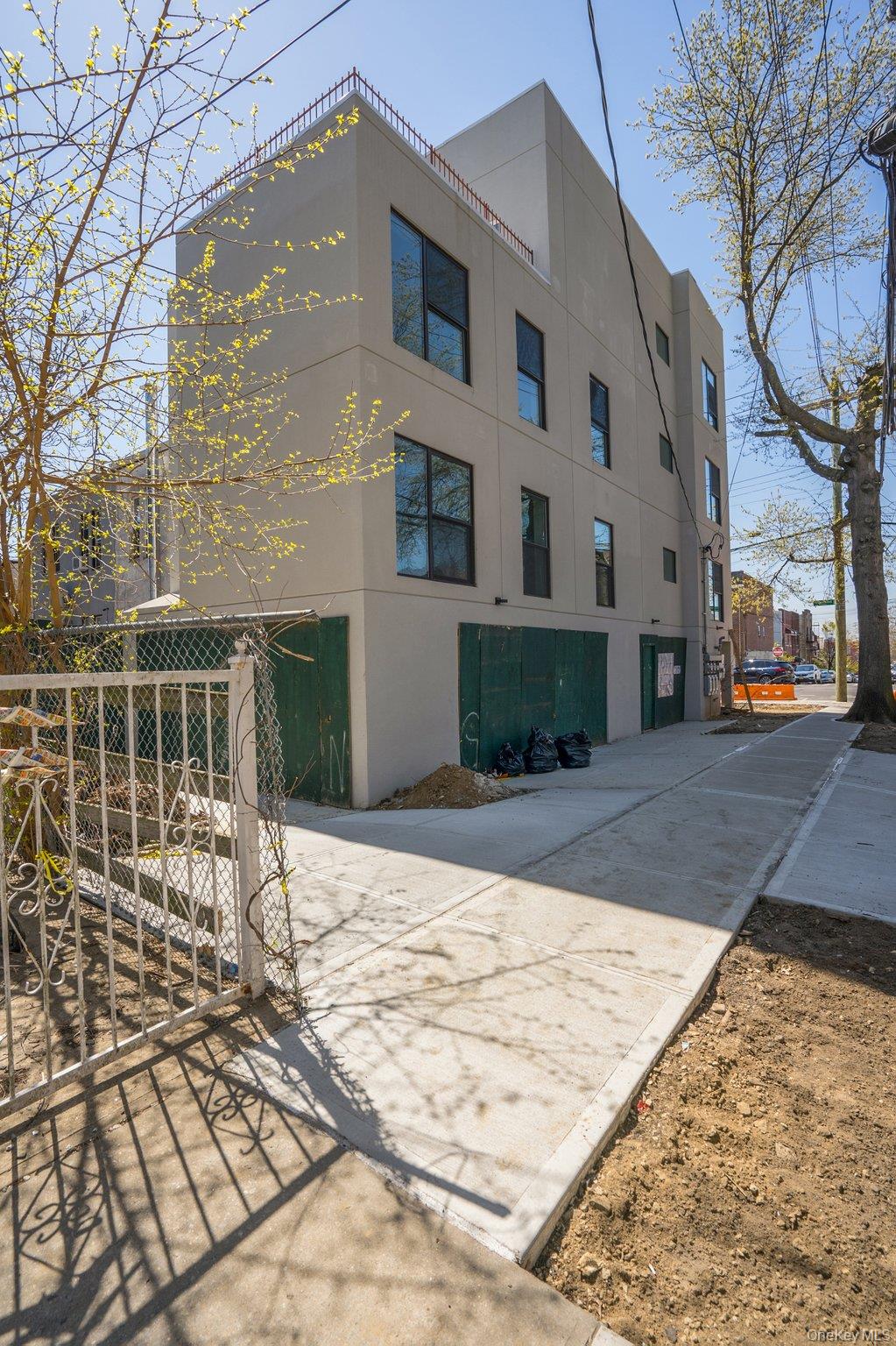 3650 Bronxwood Avenue Property Photo 5