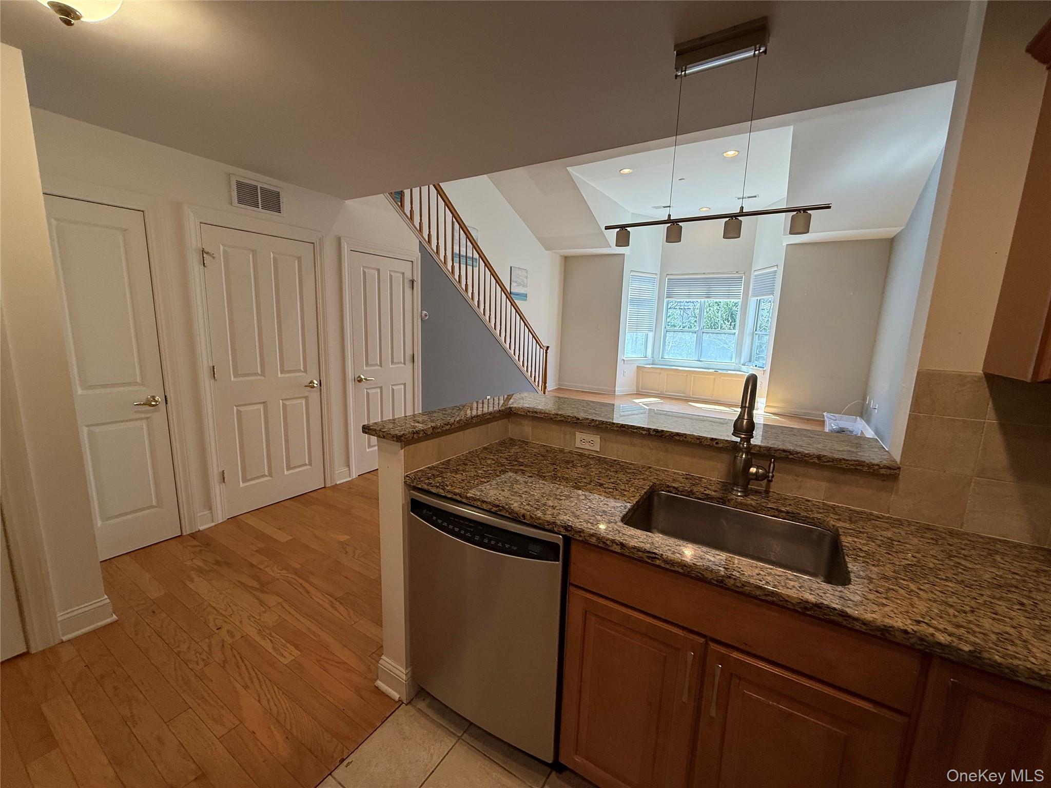 1405 Round Pointe Drive Property Photo 1