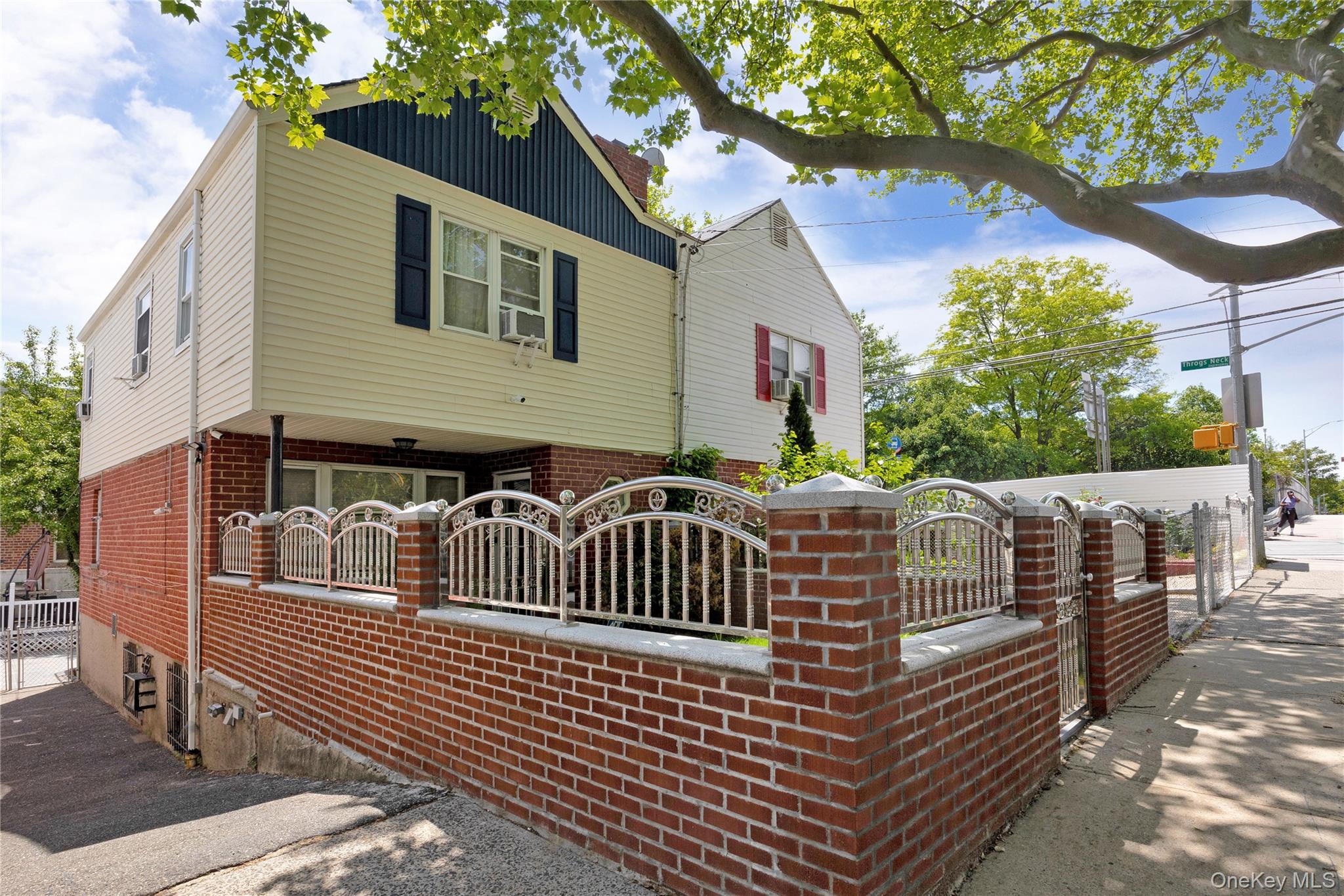 3152 Randall Ave Property Photo 1