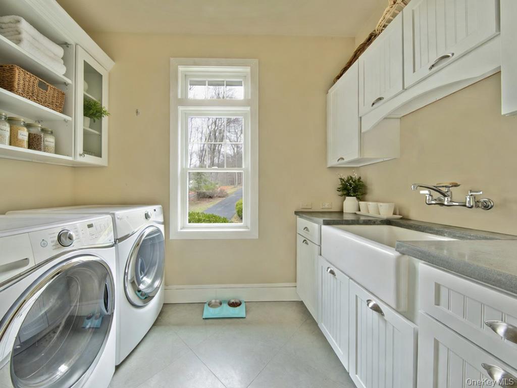 16 Deforest Drive Property Photo 11