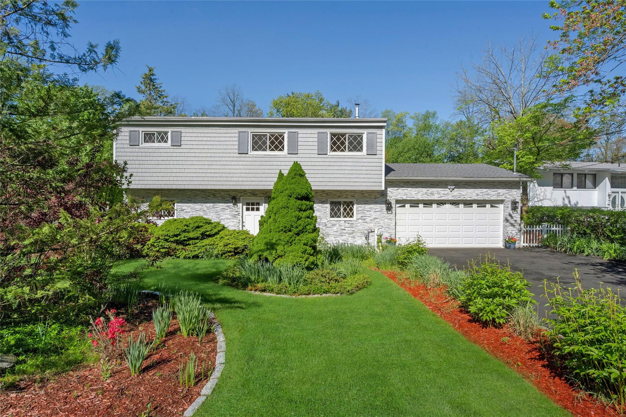 77 Greenwood Lane Property Photo