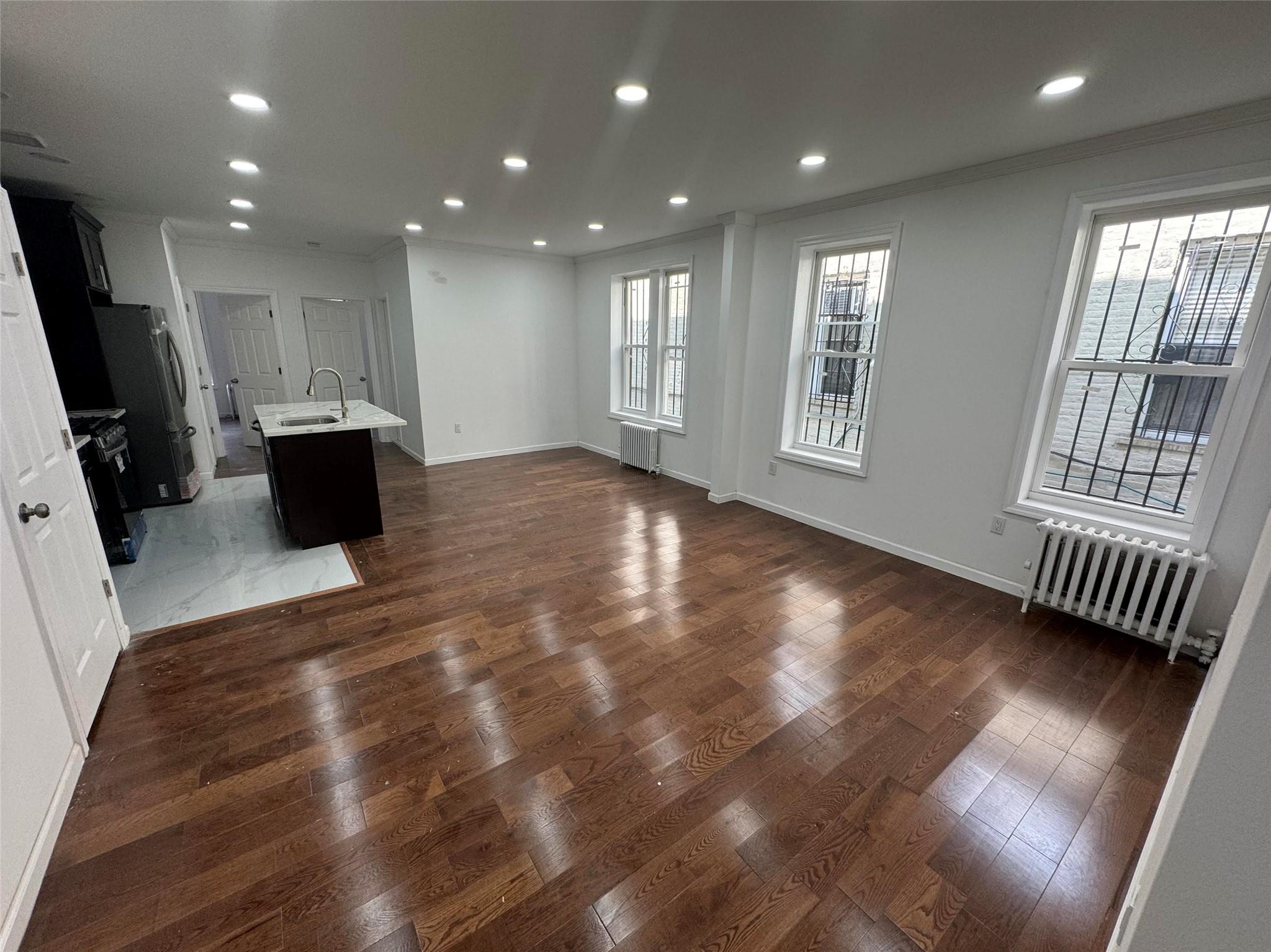 23-21 98 Street, Property Photo 1