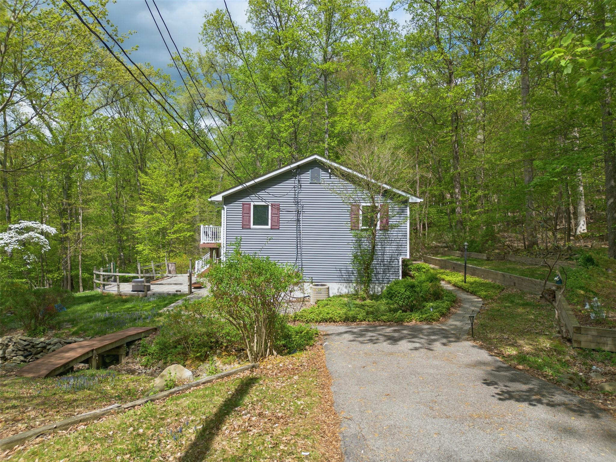 3 Oak Tree Dr Property Photo 3