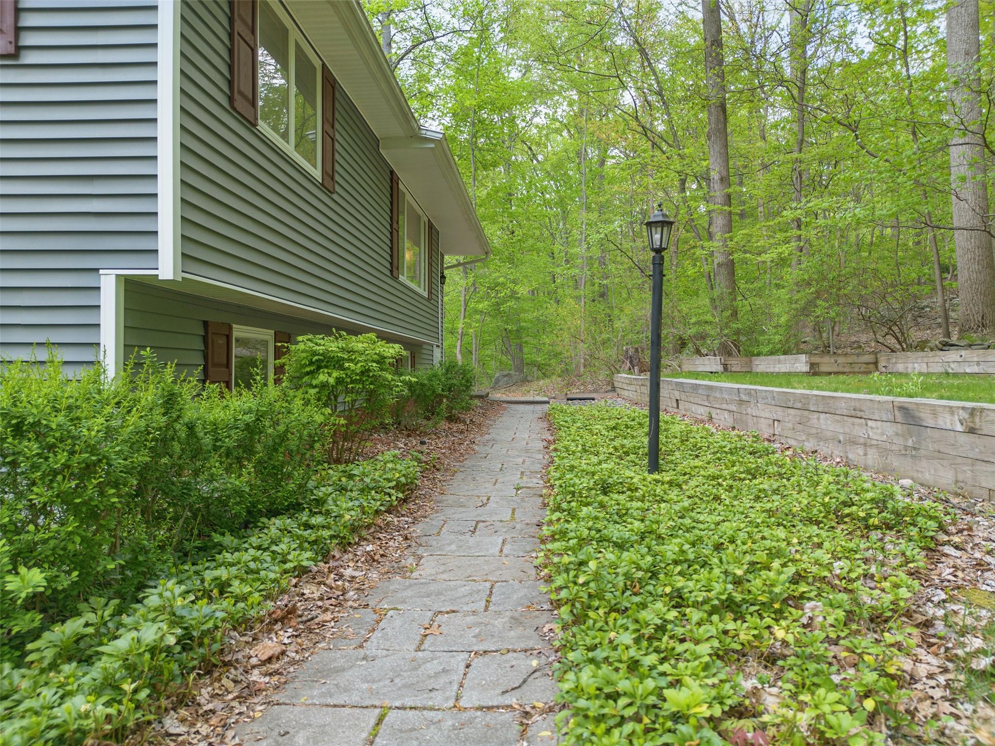 3 Oak Tree Dr Property Photo 4
