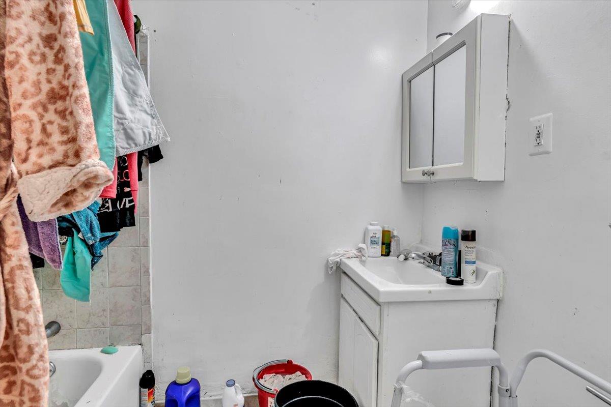 1068 Woodycrest Avenue Property Photo 11