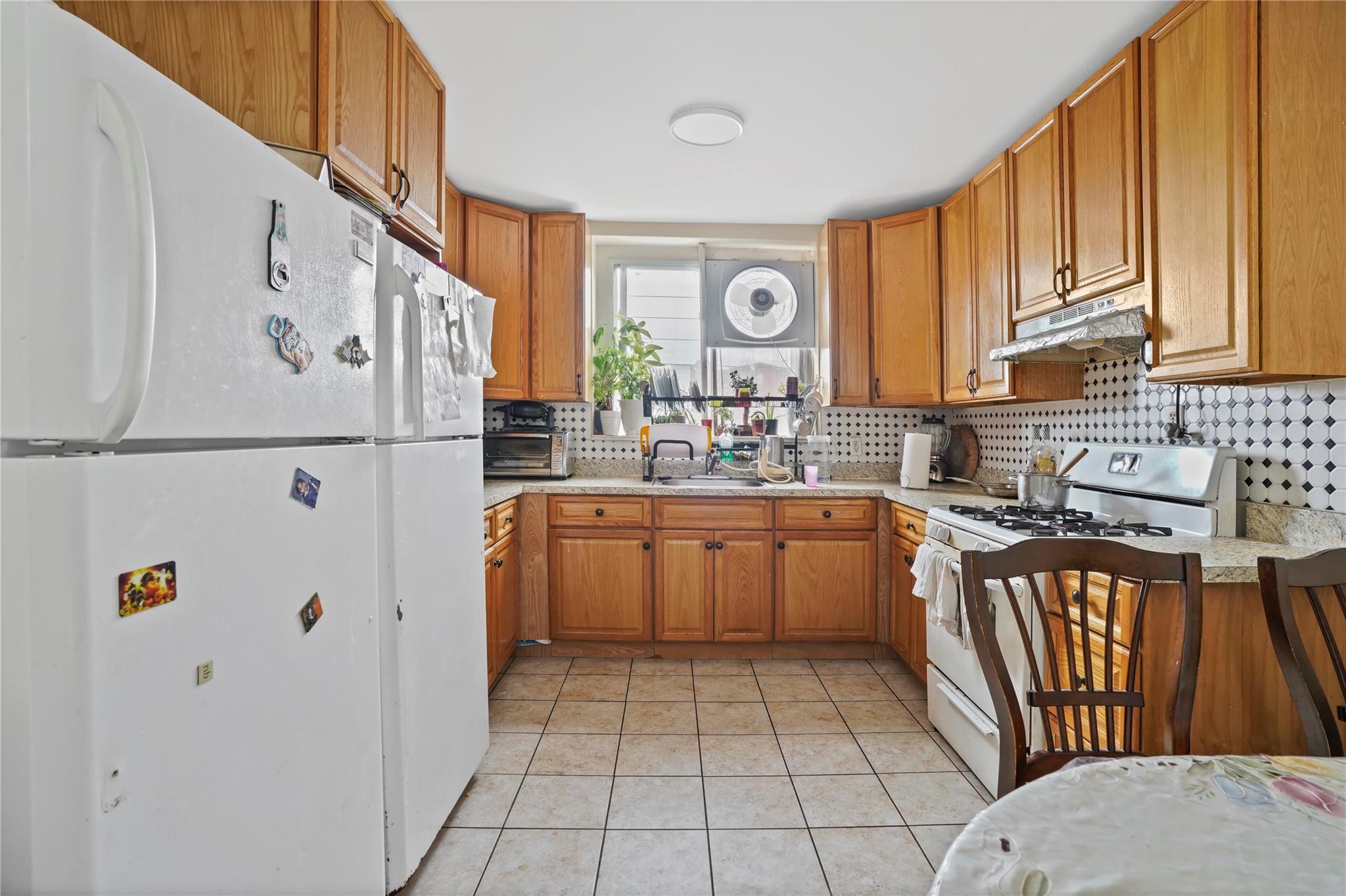 1890 W 6th Street Property Photo 7